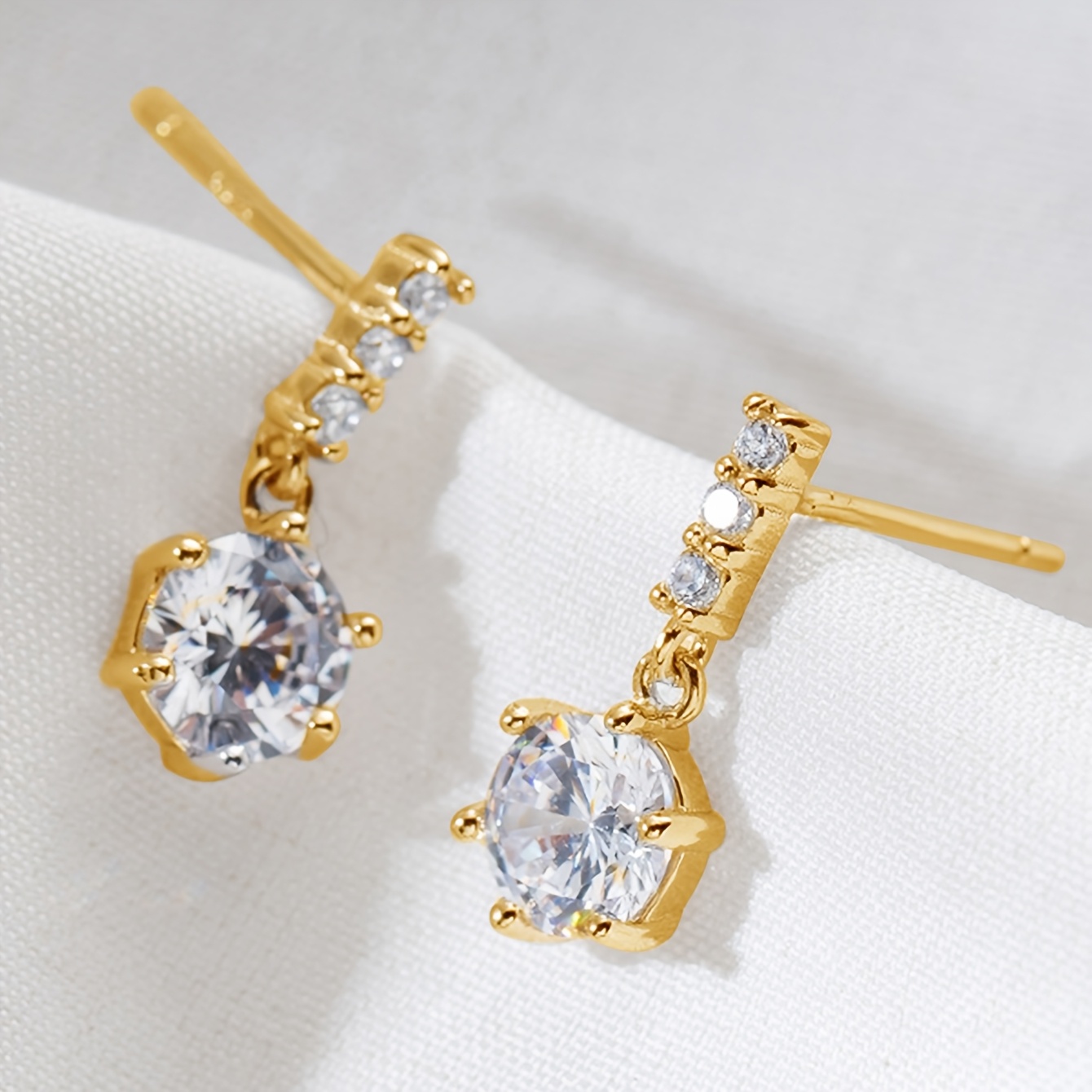 Women's Classic Round Pave Synthetic Zirconia Stud Earrings